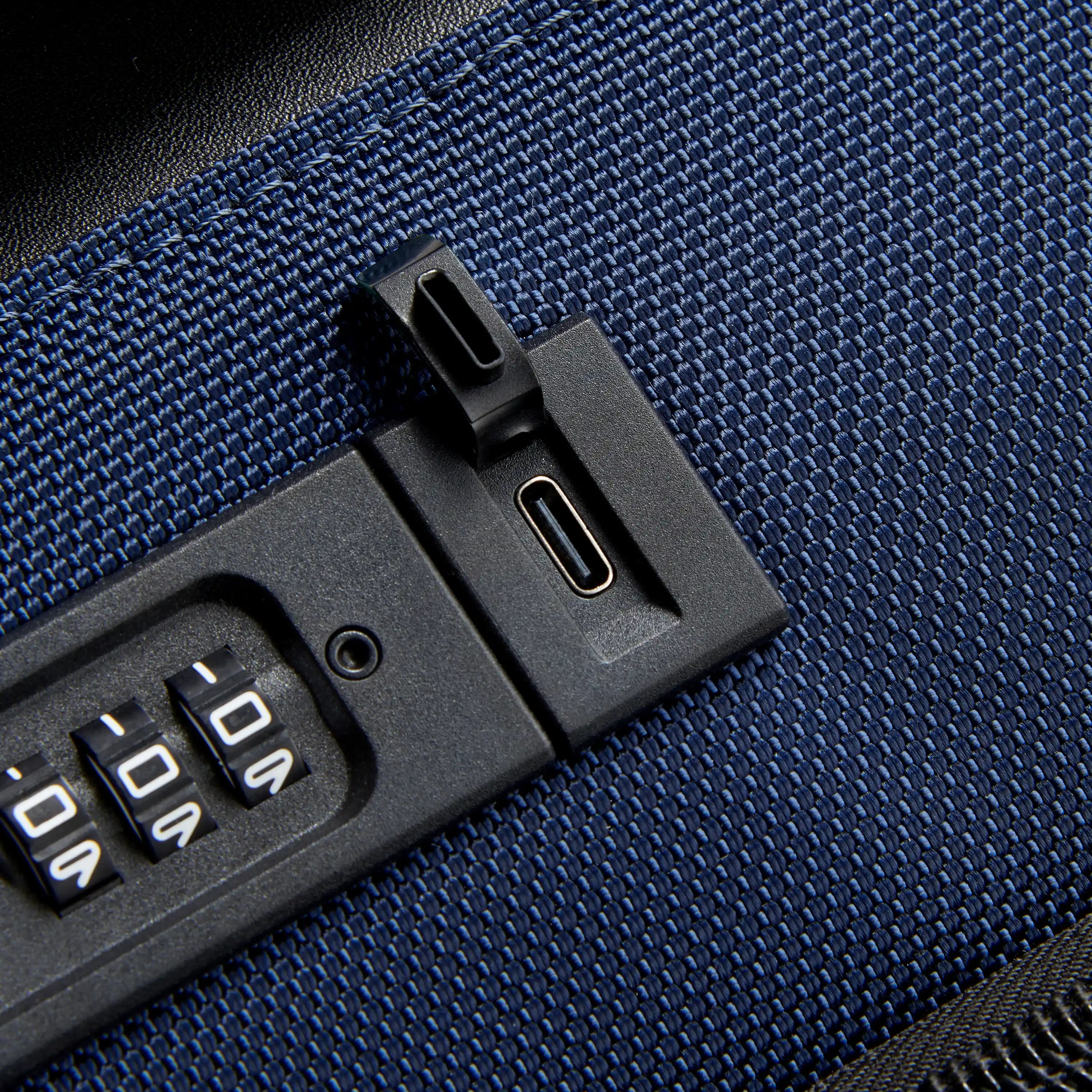 WAGRAM | 23-Inch Expandable Carry-On Suitcase, Navy