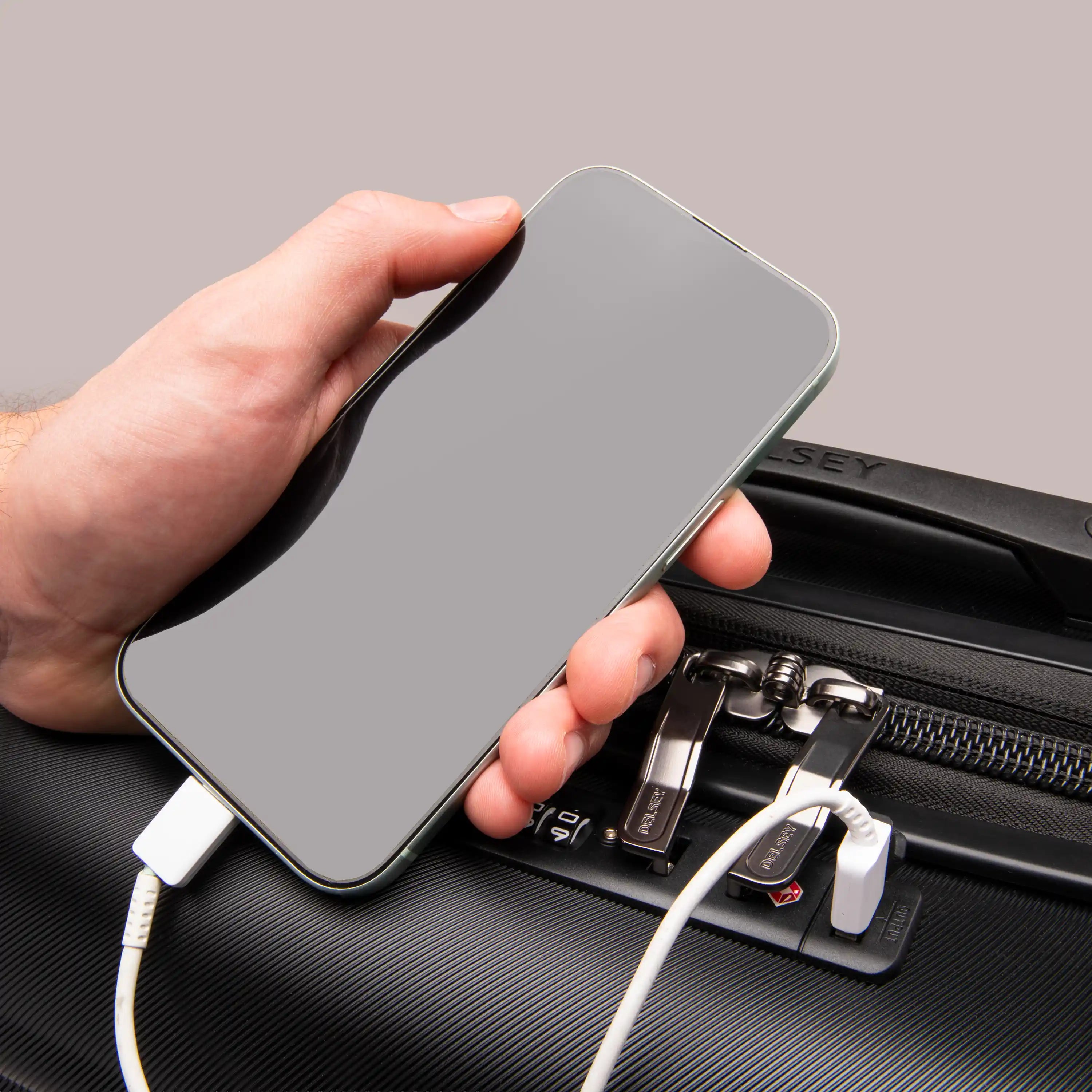 CRUISE 3.0 | 23-Inch Expandable Carry-On Suitcase, Black