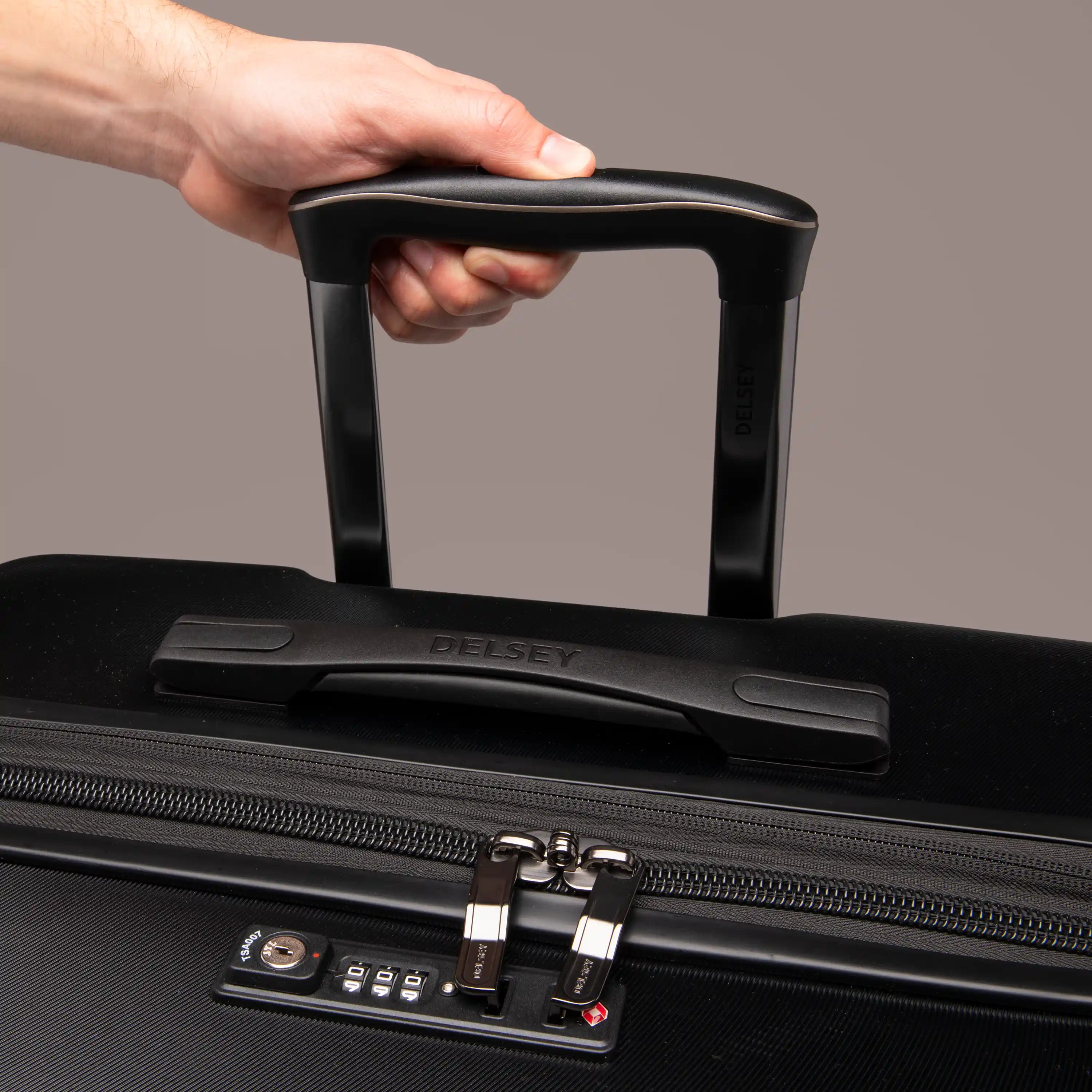 CRUISE 3.0 | 32-Inch Expandable Check-In Suitcase, Black