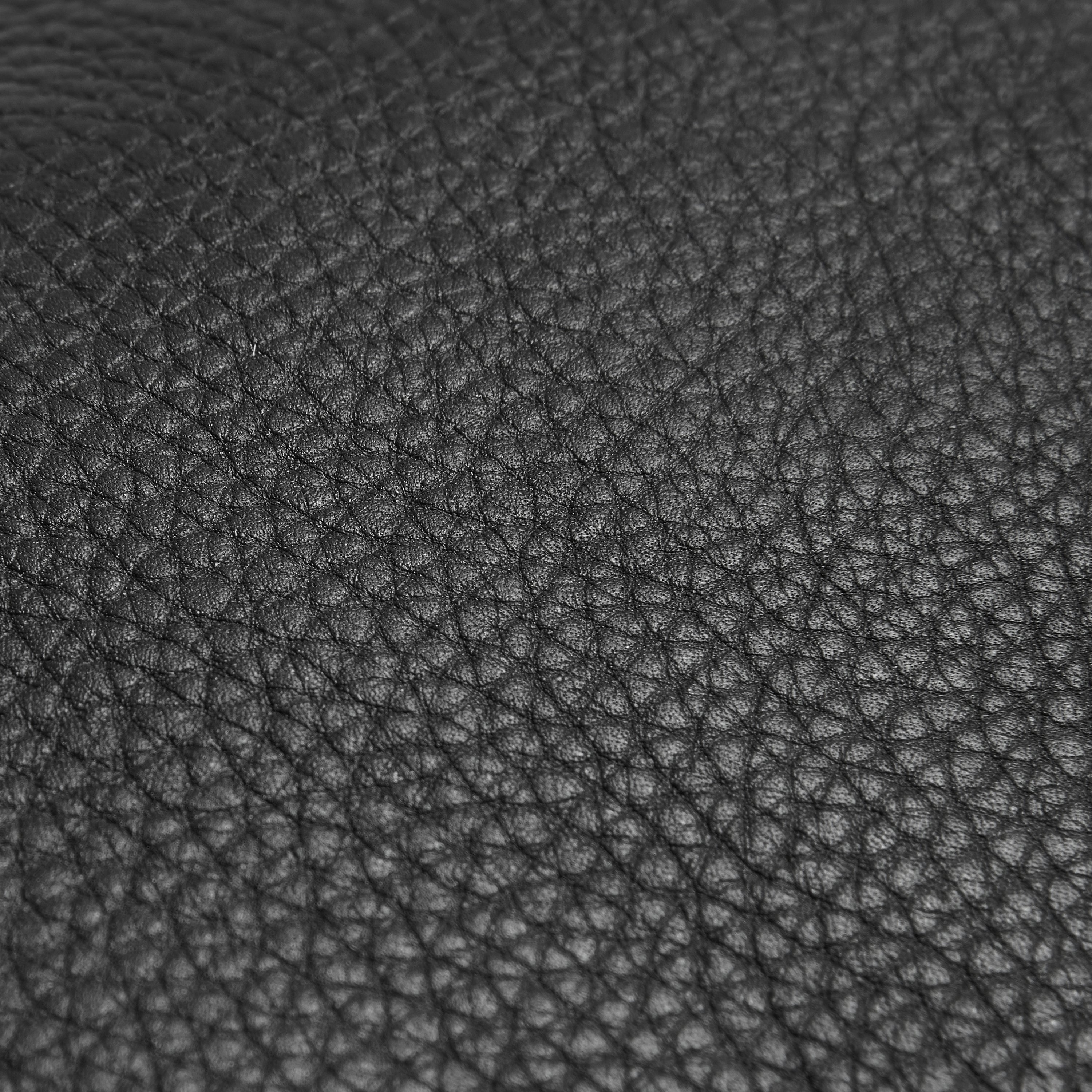 LE CUIR GRAINE | Leather Toiletry Bag, Black