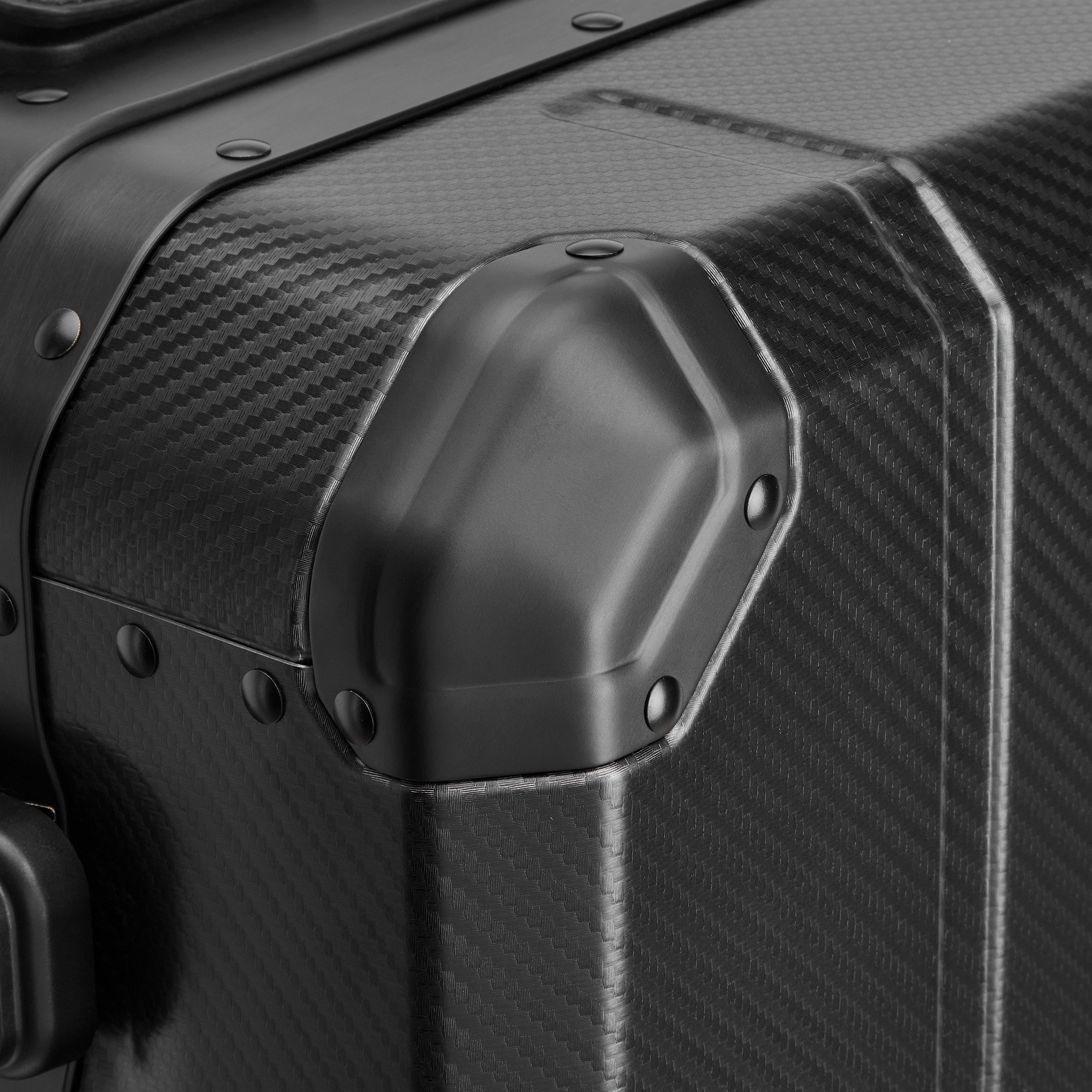 ALU'R | 19-Inch Aluminum Carry-On Suitcase, Black