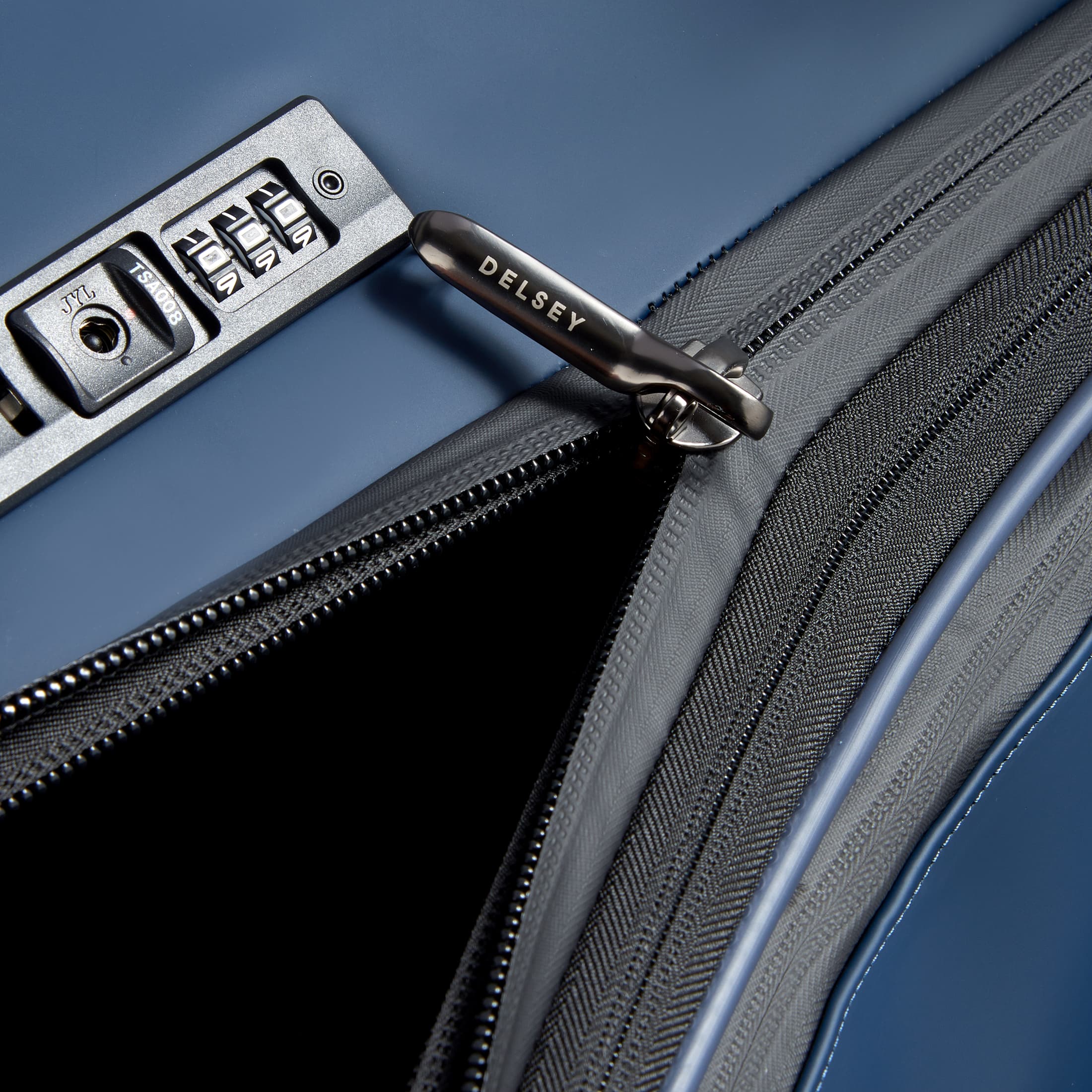 TURENNE SOFT |  30-Inch Expandable Check-In Suitcase, Night blue