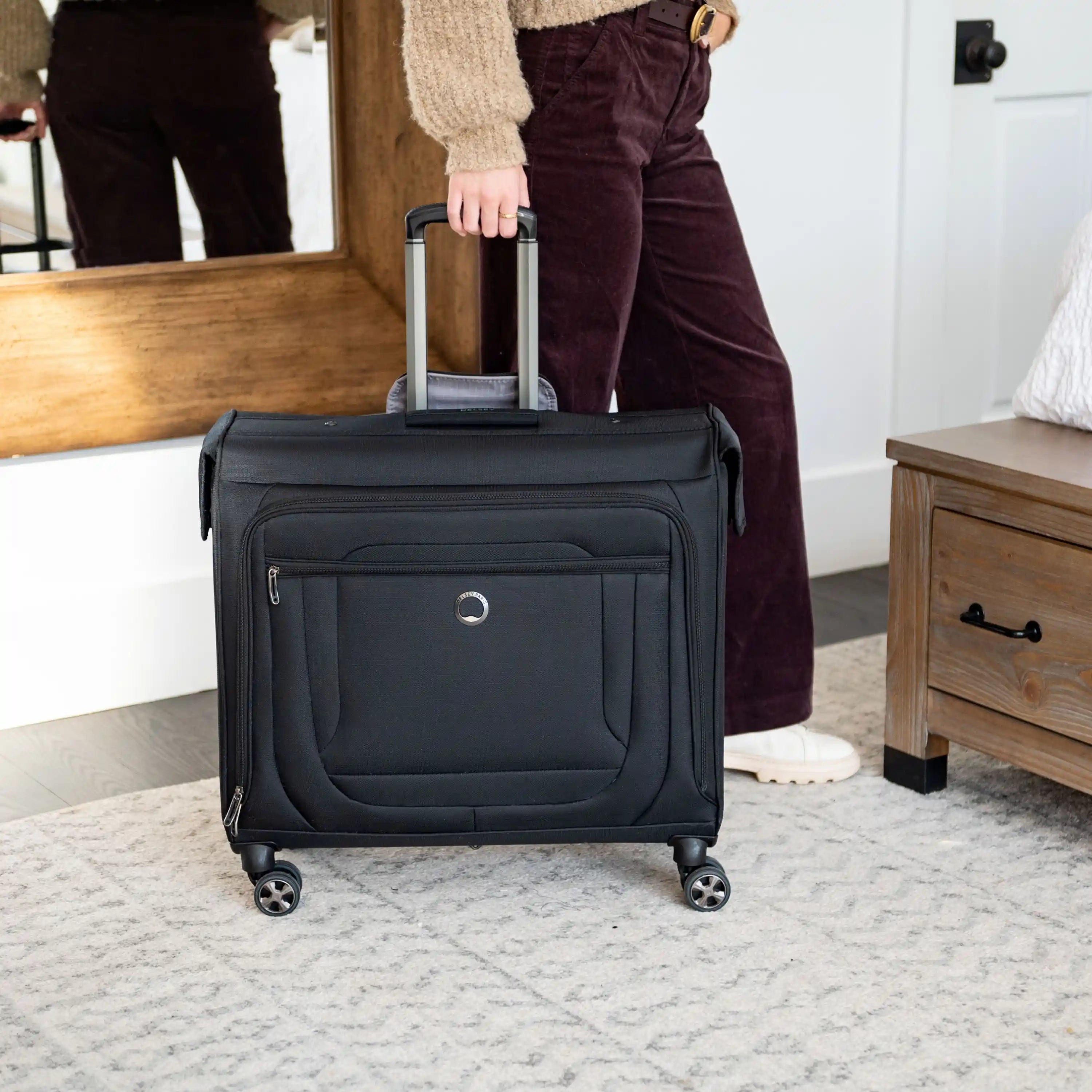 HELIUM DLX |  4-Wheeled Garment Bag, Black