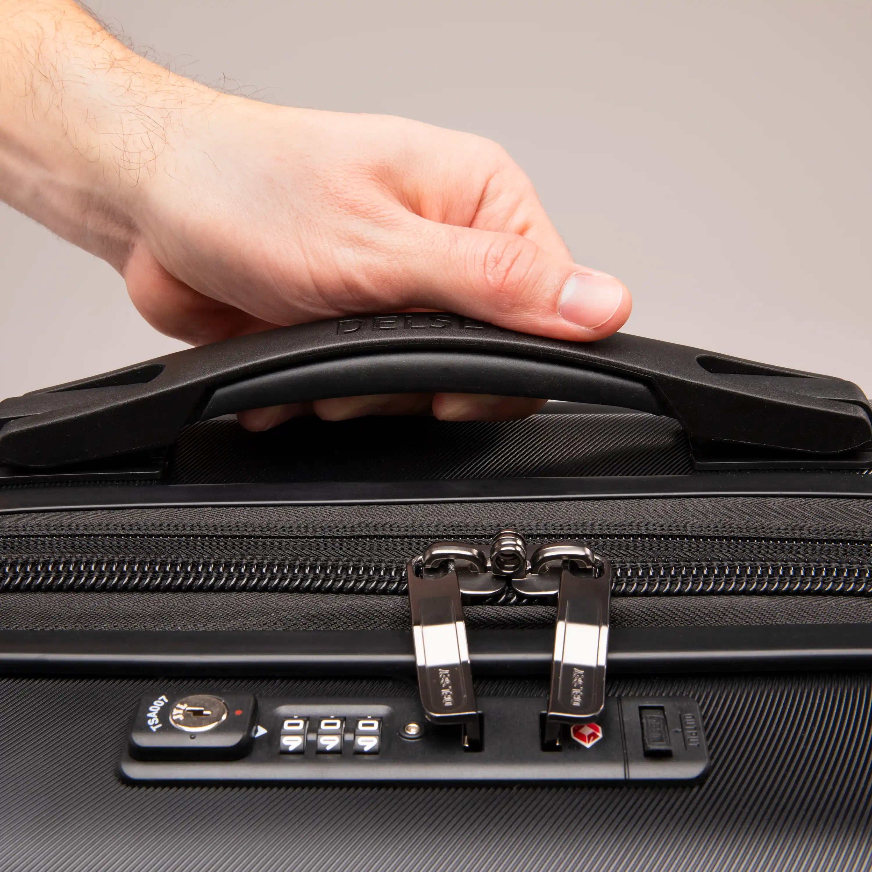 CRUISE 3.0 | 23-Inch Expandable Carry-On Suitcase, Black