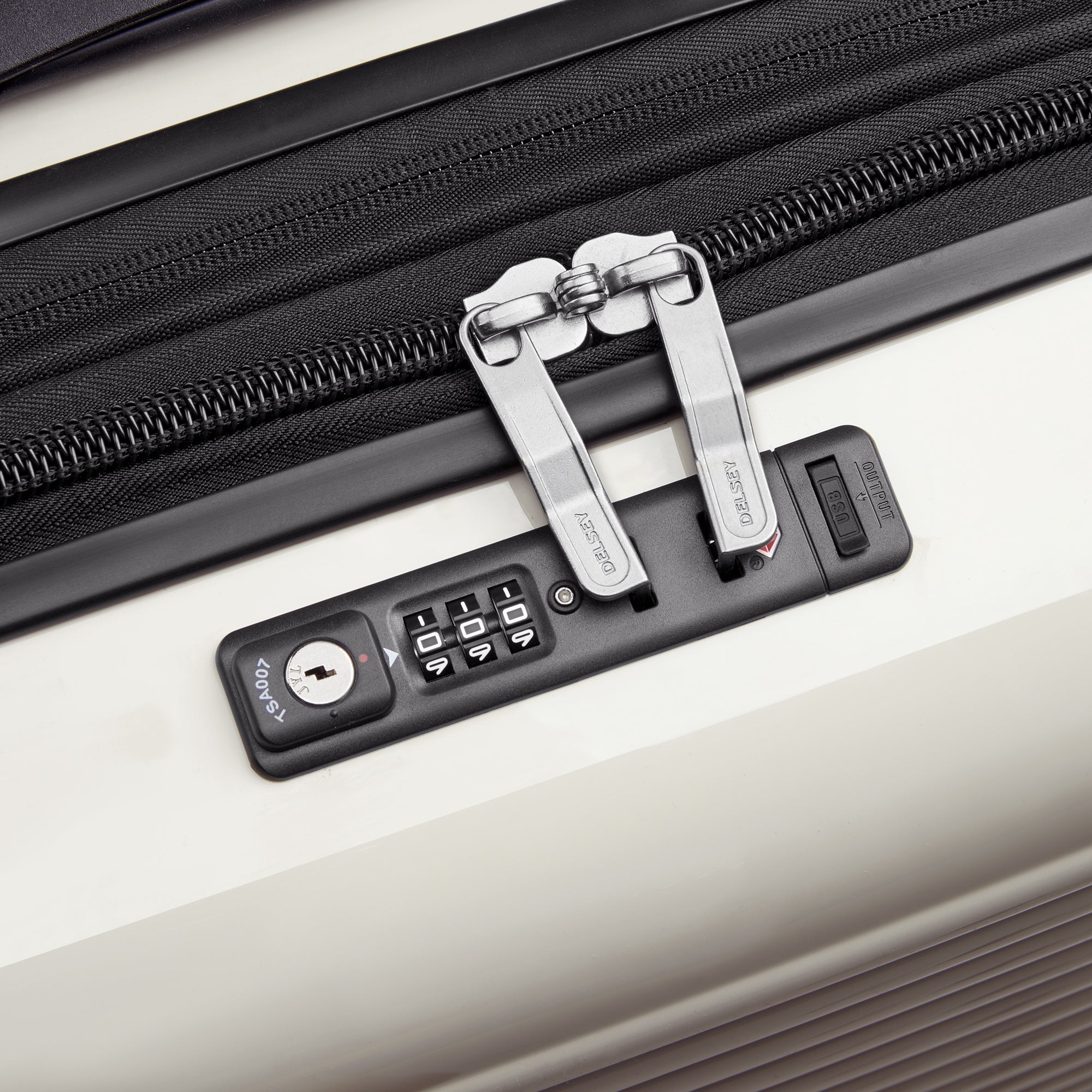CRUISE 3.0 | 23-Inch Expandable Carry-On Suitcase, Ivory