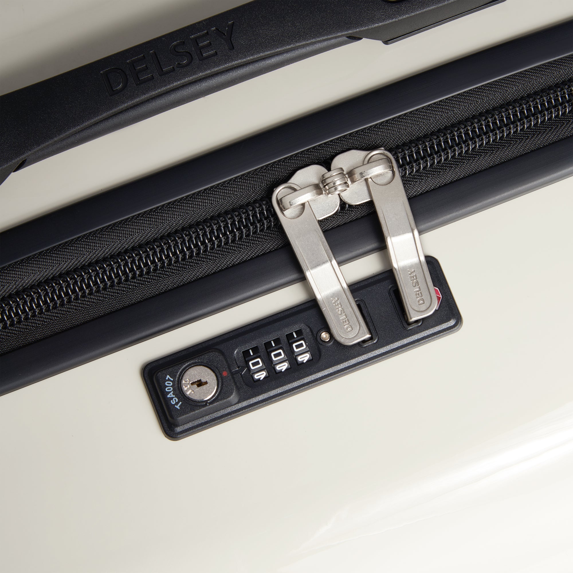 CRUISE 3.0 | 30-Inch Check-In Trunk Suitcase, Ivory