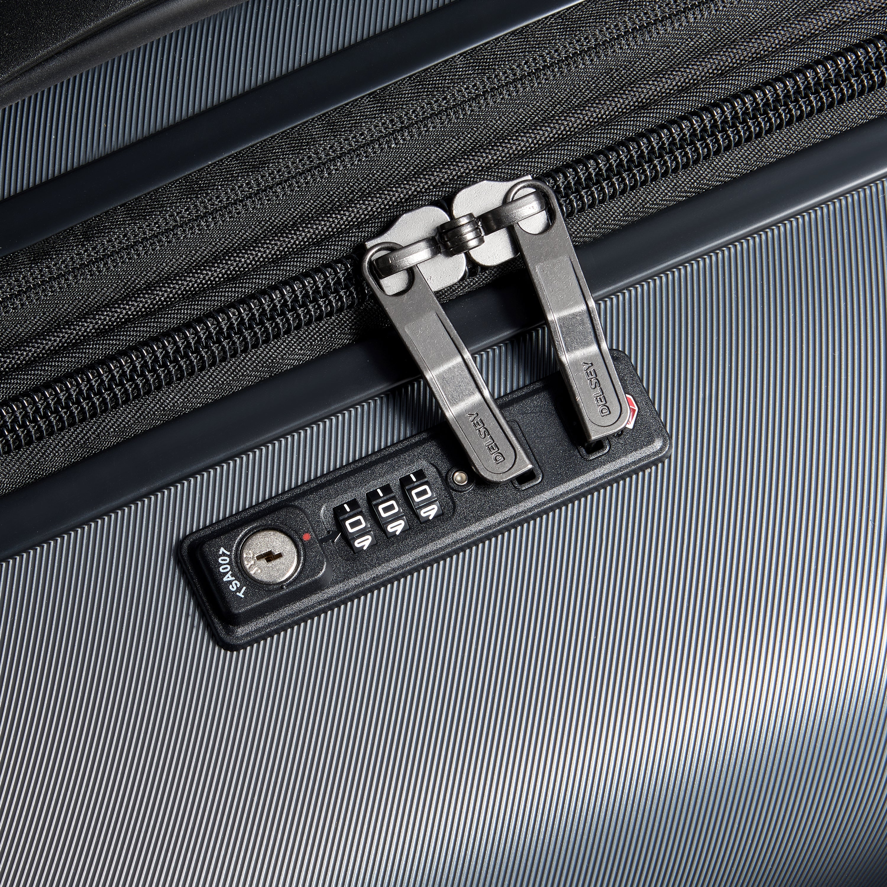 CRUISE 3.0 | 32-Inch Expandable Check-In Suitcase, Graphite