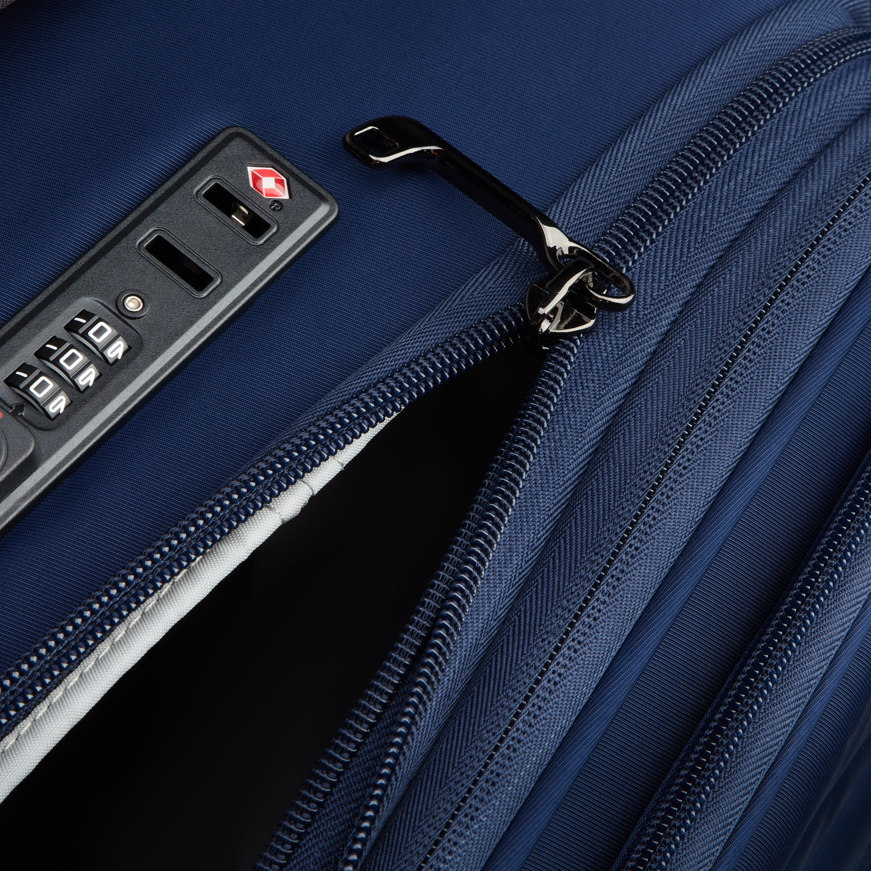 CRUISE 3.0 | 23-Inch Expandable Carry-On Suitcase, Deep sea navy