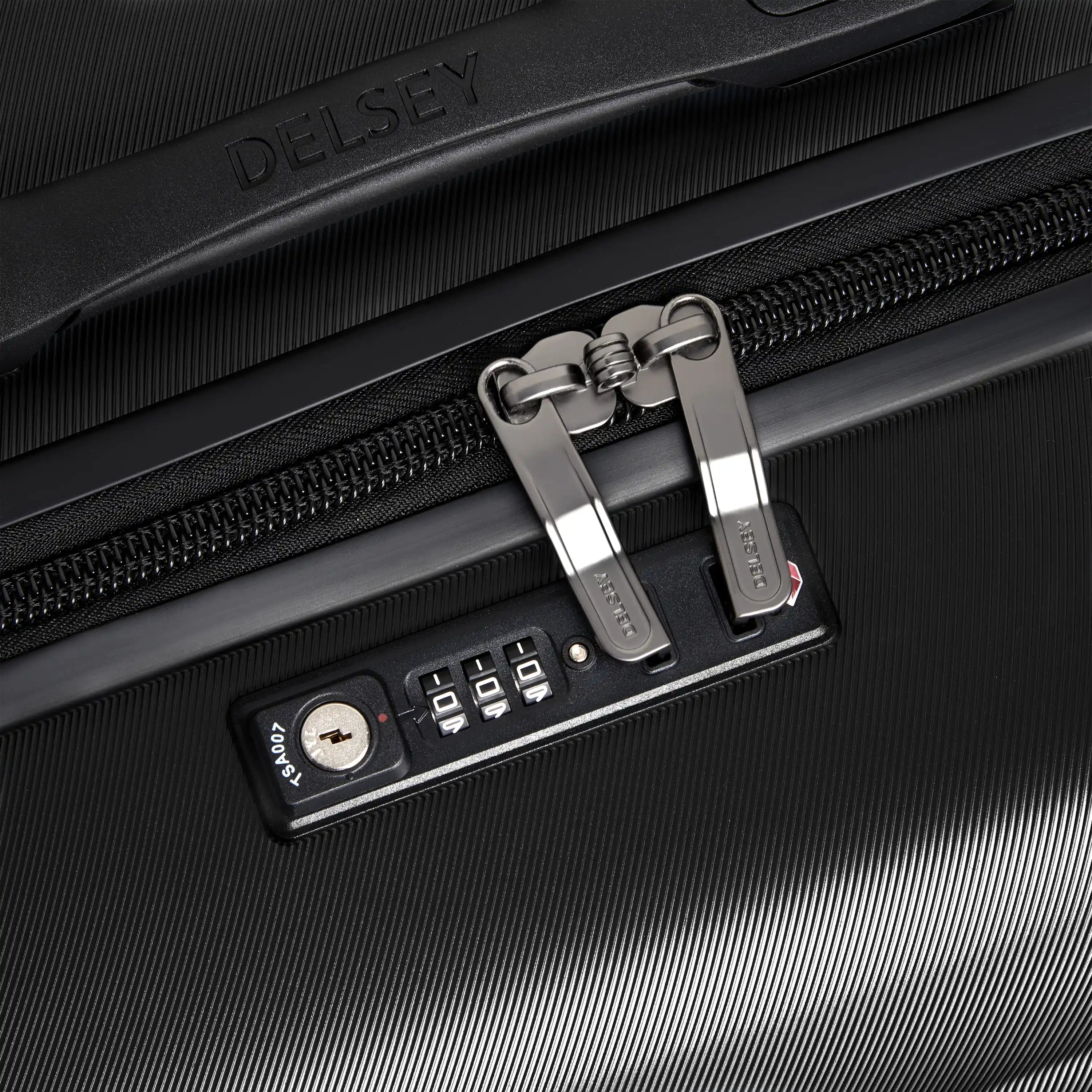 CRUISE 3.0 | 30-Inch Check-In Trunk Suitcase, Black