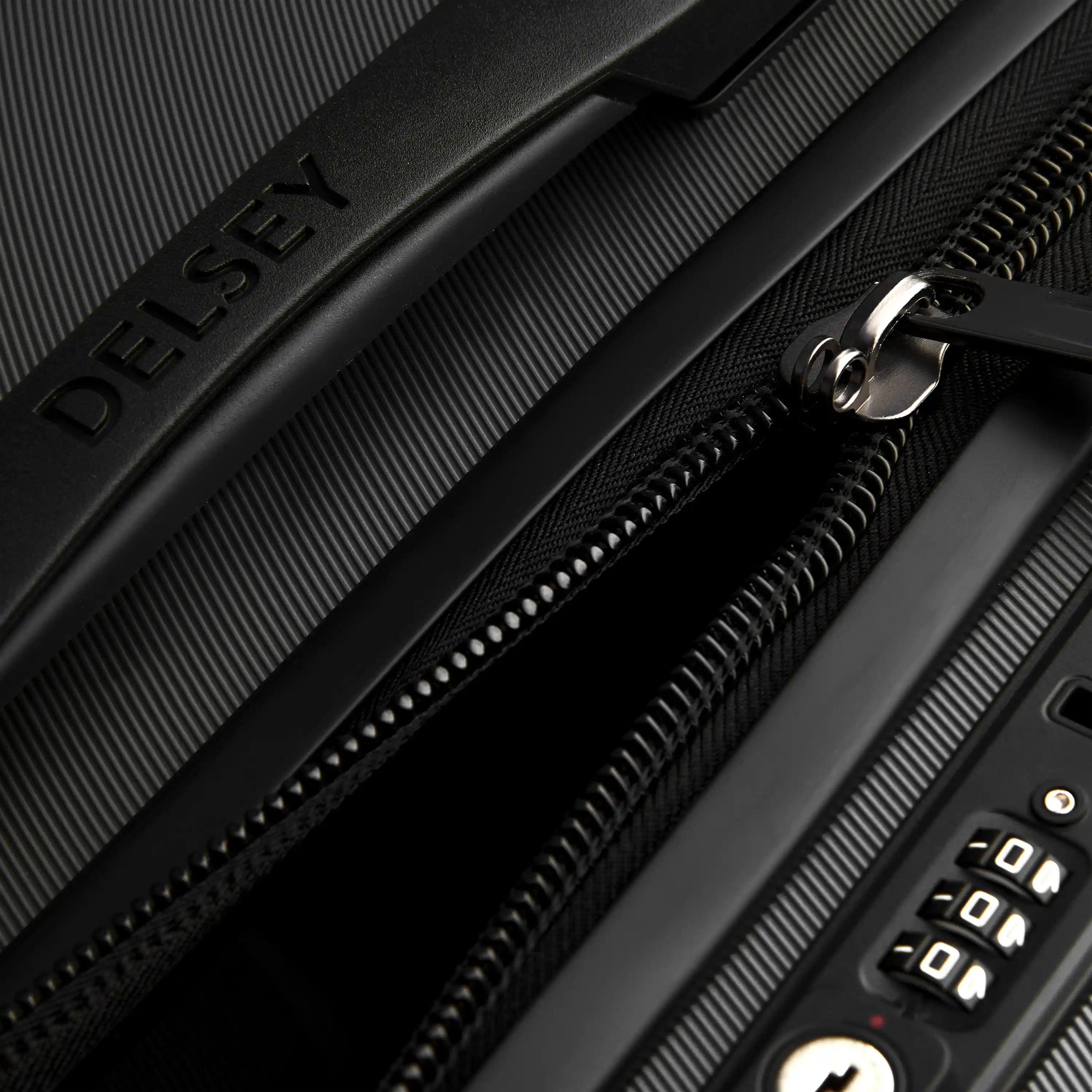 CRUISE 3.0 | 30-Inch Check-In Trunk Suitcase, Black